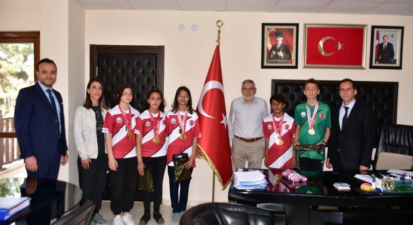 Başkan Bozkurt’tan Türkiye Şampiyonasına katılıcak öğrencilere moral ve destek
